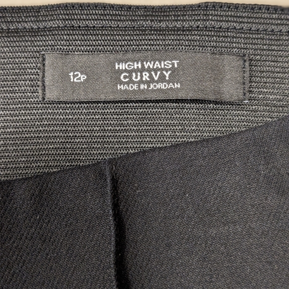 Loft Petites High Waist Curvy Short Pants - size 12P - Picture 4 of 17